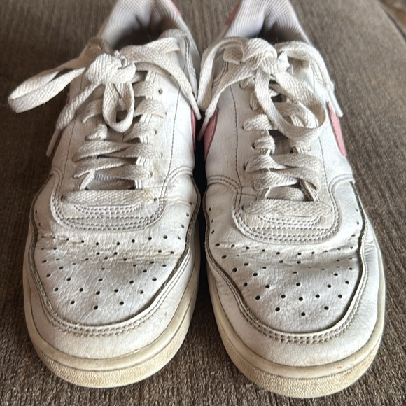 Nike Court Vision Sneakers, Women’s size 7.5, White &  Pink, PreOwned - Picture 10 of 16